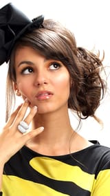victoria-justice-brunette-hat
