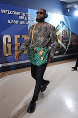 231027102219-03-men-with-handbags