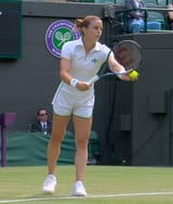 Sakkari on serve