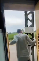 Canadian-Bloke-Peeks-His-Head-Out