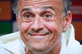 luis-enrique-fondoscuro_1200_800_webp (Imagen WEBP, 1200 × 800 píxeles) - Escalado