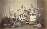 1280px-Sumo-Yokozuna-Shiranui-and-Kimenzan-1869