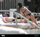 chelsea-fc-manager-carlo-ancelotti-and-girlfriend-marina-cretu-relaxing-C6TMP9