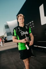 GxQq7RWXIAAtWth