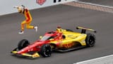 Alex-Palou-Chip-Ganassi-Racing-celebrate-Indy-500-indianapolis-planetF1