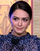 Nazanin_Boniadi_speaking_in_a_conversation_on_women’s_rights_in_Iran_at_the_Georgetown_Institute_for_Women,_Peace_and_Security_-_5_December_2018_(cropped)