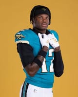 first-look-at-travis-hunter-in-the-prowlers-v0-0r3st0t6cfhf1[2]