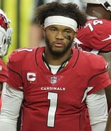 Kyler_Murray_in_huddle_(50369475187)_(cropped)_(cropped)