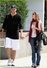 tom-brady-gisele-bundchen-holding-hands
