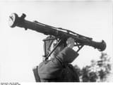 Bundesarchiv_Bild_183-J08361_2C_Entfernungsmesser_einer_Vierlings-Flak