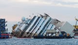 Costa_Concordia_parbuckling_07