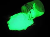 phosphorescent-glow-in-the-dark-powder-pigment-green-2