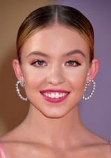 Sydney_Sweeney,_2019_(cropped)