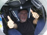 james-cameron-give-two-thumbs-up-after-a-successful-dive-to-challenger-deep