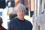 bruce-willis-seen-for-first-time-since-his-dementia-v0-_9Pe-kjYt8uAYk8VJtZhu7ptebYKboyZpGG8p0N8Vdc