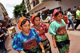 three-panamanian-women-kuna-tribal-group-walk-440nw-8049058a[1]