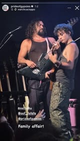 jason-momoa-hijo-nakoa-wolf-dando-concierto_67