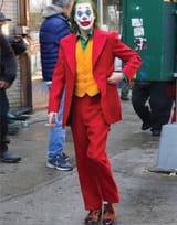 Joker-Folie-A-Deux-2024-Joaquin-Phoenix-Red-Suit