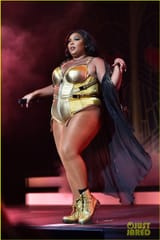 lizzo-shines-in-gold-bodysuit-on-stage-at-nyc-concert-07