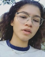 zendaya-wearinglasses