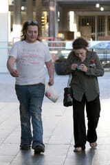 PAY-EXCLUSIVE-Edward-Furlong-looks-worse-for-wear-during-a-shopping-mall-trip