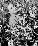 Lois_Duncan_Steinmetz_in_a_field_of_daisies_in_Taos,_New_Mexico_(crop)[1]