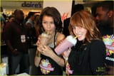 zendaya-bella-milkshakes-shake-35