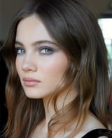Freya Allan headshot 2024