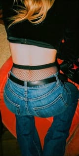 kiernan-shipka-booty-v0-ka70o5tohva91
