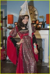zendaya-halloween-shake-it-up-04