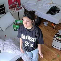 ellieshrug_thumb.jpg