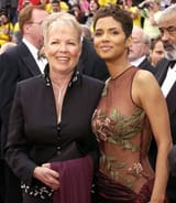 Halle_Berry_and_her_mother_