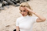actress-watch-sarah-gadon-women-wallpaper-preview