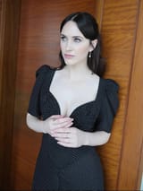 Rachel Brosnahan pale