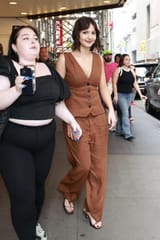 Samantha_Lorraine_outside___CBS_Mornings___studio_in_New_York_07-01-20250012