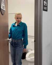 Julia Garner bog_thumb.jpg