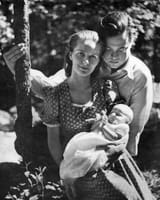 orson-welles-virginia-nicolson-welles-with-their-baby-daughter