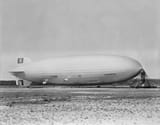 1200px-Hindenburg_at_lakehurst