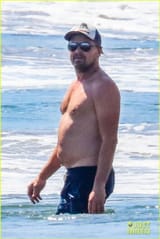 leonardo-dicaprio-malibu-beach-day-07