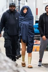 zendaya-zac-efron-on-location-in-nyc-for-their-movie-the-greatest-showman-3-25-2017-6.jpg