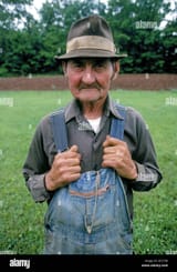 portrait-of-a-hillbilly-a-farmer-dressed-in-overalls-in-the-blue-ridge-AF2T9R