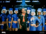 bruce-willis-avec-hotesses-la-cinquieme-element-1997-bpg412