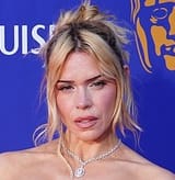 98927043-14768239-Billie_Piper_has_replaced_Ncuti_Gatwa_as_the_Doctor_with_the_cha-m-27_1748719540194-3878985509