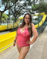 jazz-jennings-proudly-shows-off-840449579-3798363614