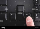 human-finger-pressing-the-directional-right-key-from-a-black-keyboard-M85CF6