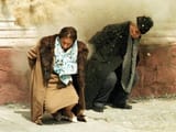 the-moment-of-the-execution-of-nicolae-and-elena-ceaușescu-v0-2ee0sa9yc64d1