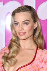 margot-robbie-attends-a-photocall-on-july-13-2023-in-london-news-photo-1689758035