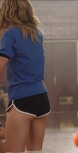 kiernan-shipka-cheeky-v0-4a3cz35lomvb1