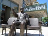 Roger_Ebert_Statue,_Virginia_Theater_(Champaign).JPG