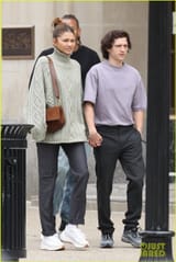 tom-holland-zendaya-hold-hands-boston-14